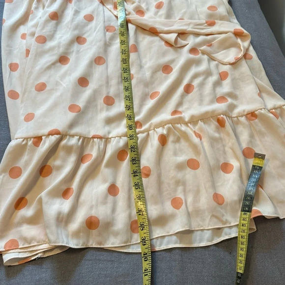 Lauren Conrad flutter sleeve midi dress. Size 3X. Light peach with large circles - Picture 8 of 8